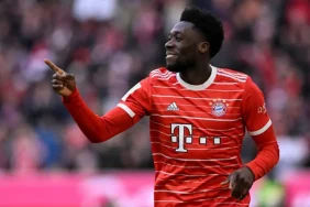 Alphonso_Davies_ten_5_yllk_imza_1738706983