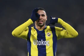 Fenerbahce_nin_golcusu_En-Nesyri_formunun_zirvesin_1739481904
