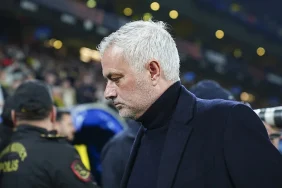 Jose_Mourinho_genc_yldz_adayna_ovguler_yagdrd___On_1739482263
