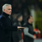 Mourinho_dan_Galatasaray_a_kart_gondermesi_ve_derb_1739737310
