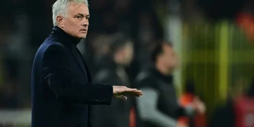 Mourinho_dan_Galatasaray_a_kart_gondermesi_ve_derb_1739737310